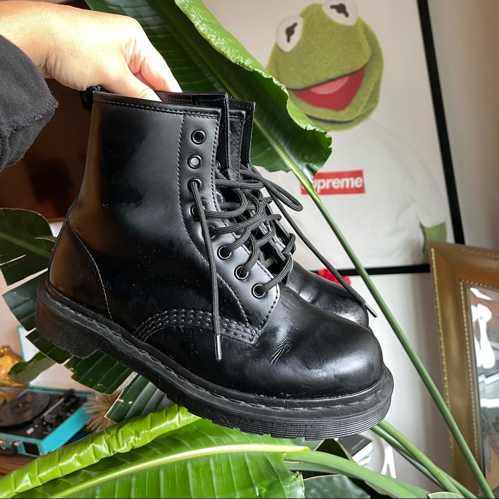 DR MARTEN BLACK BOOTS